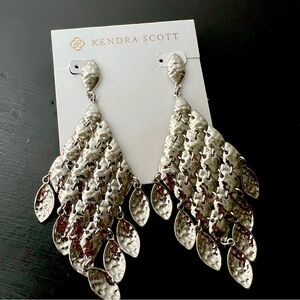 Kendra Scott Vintage Nera Chandelier Earrings in Silver